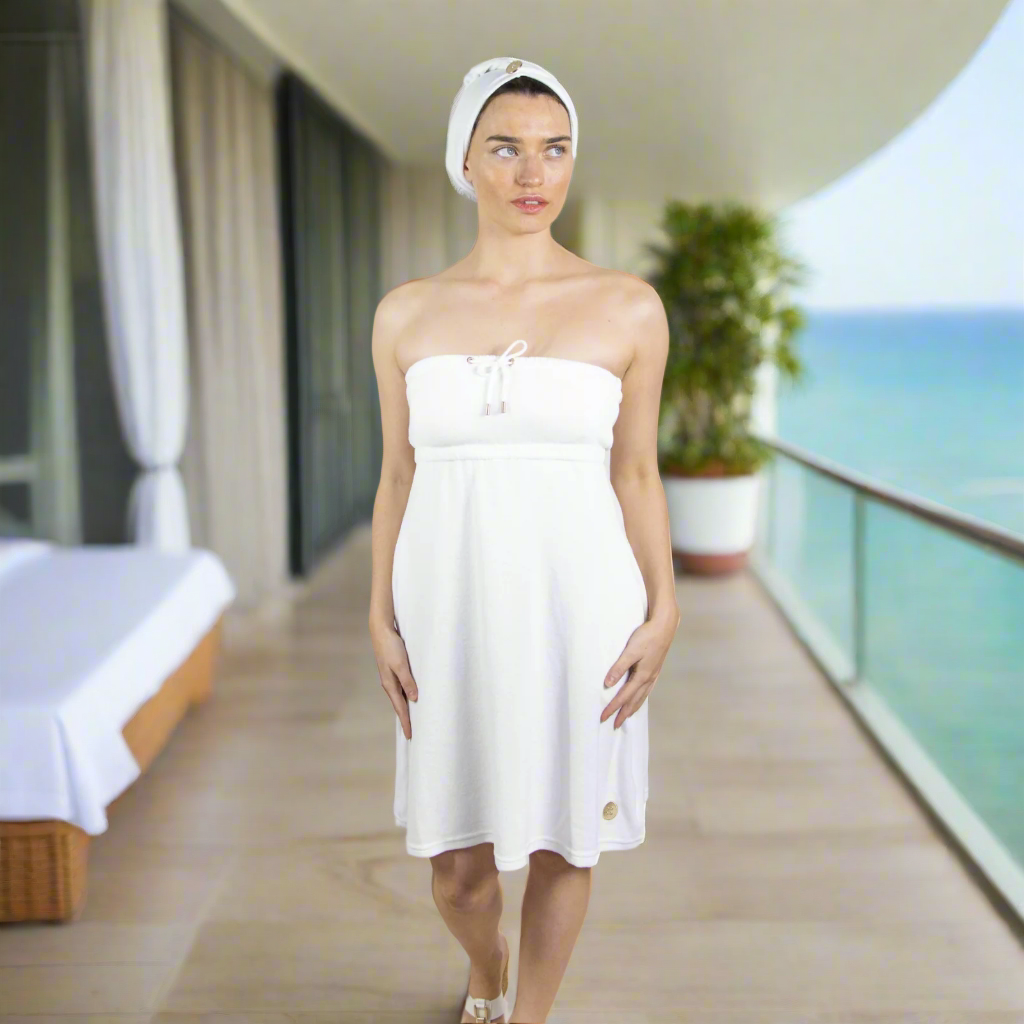 Classic knee-length towel dress – stylish, quick-drying, and maternity-friendly. Perfect for getting ready at home or beachside comfort.