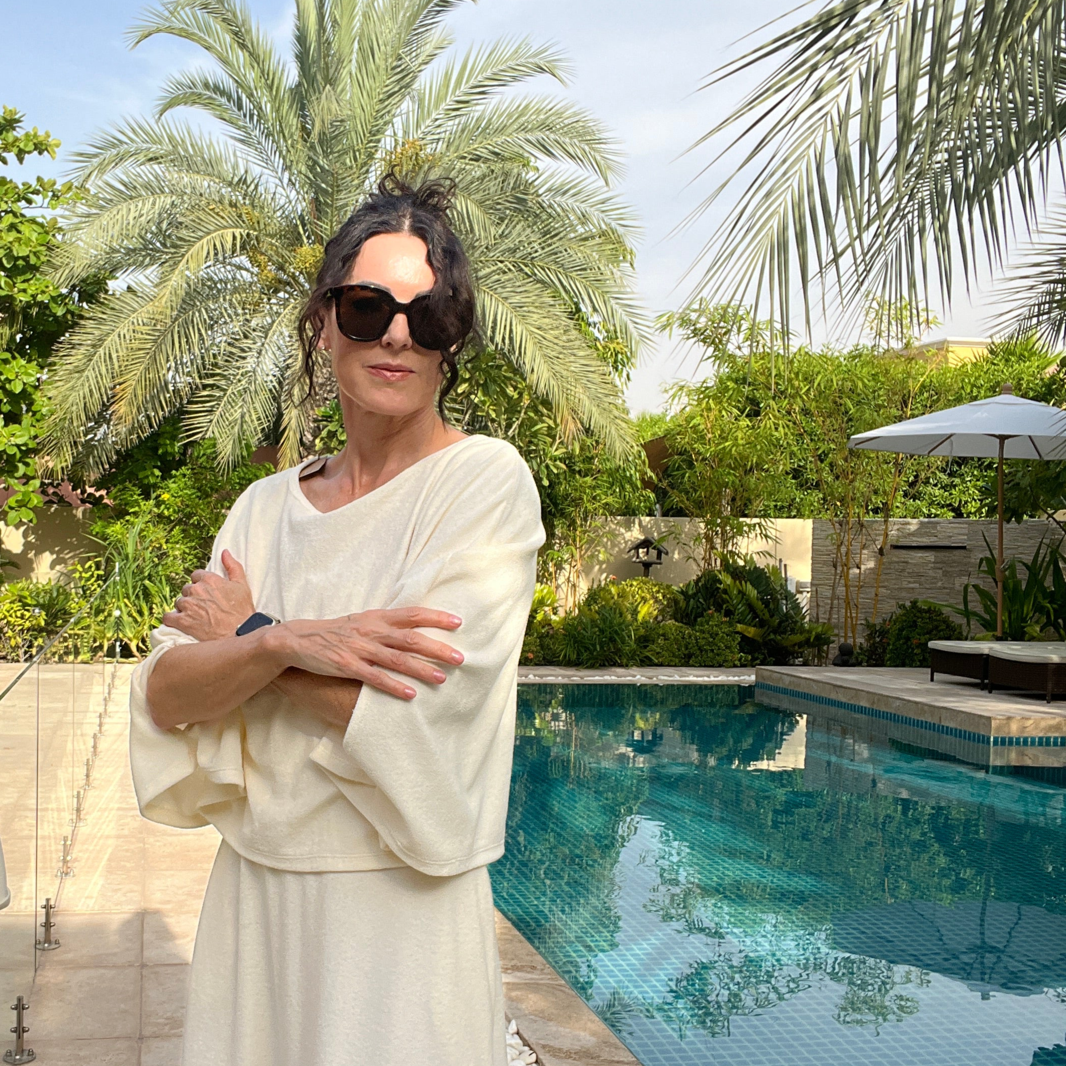 Long elegant towelling poncho – lightweight, quick-drying & maternity-friendly. Ideal for post-shower, spa days, and nursing comfort