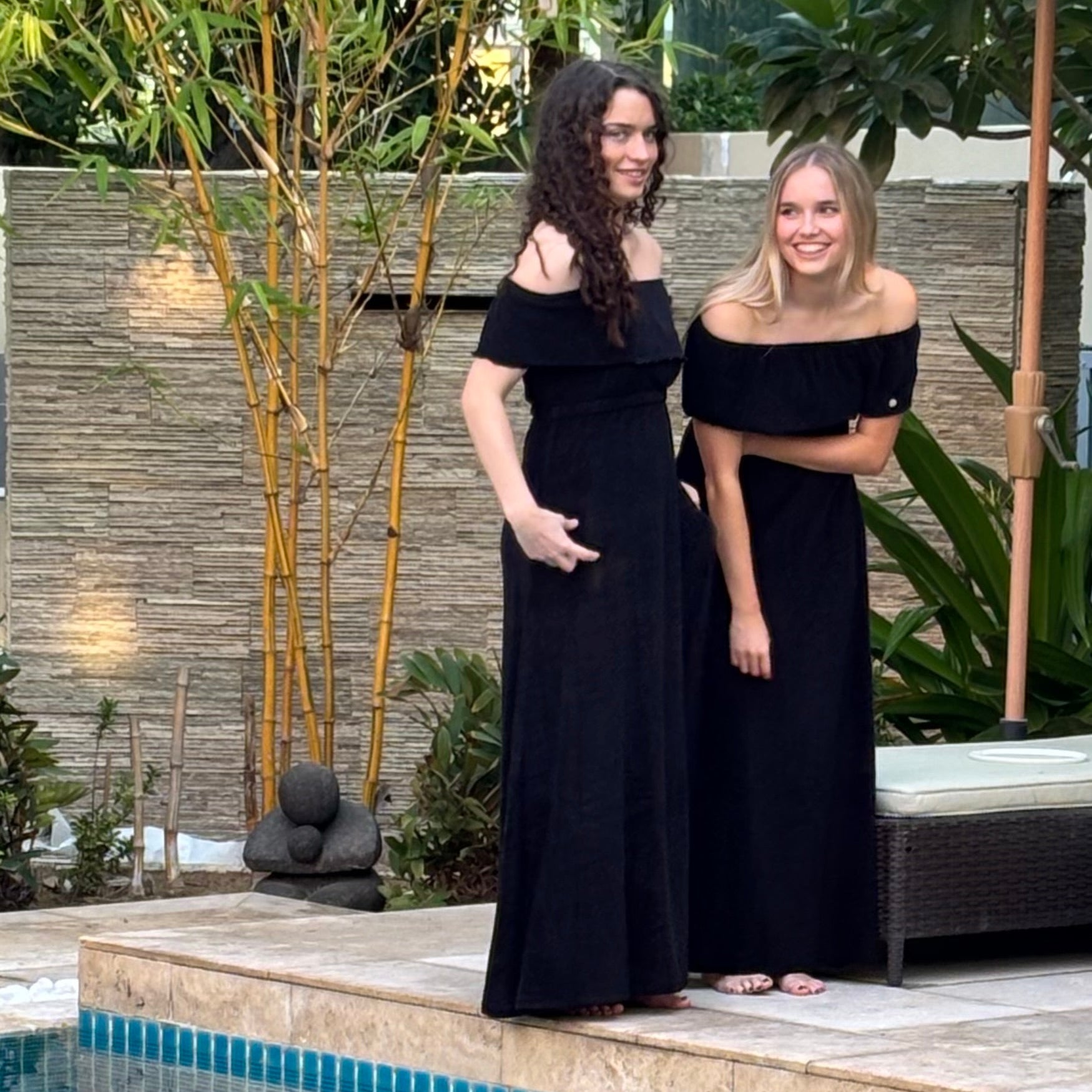 Luxury long towel dress – with arm & bust coverage, quick-drying, lightweight, and perfect for yachting, maternity comfort, and post-swim relaxation.