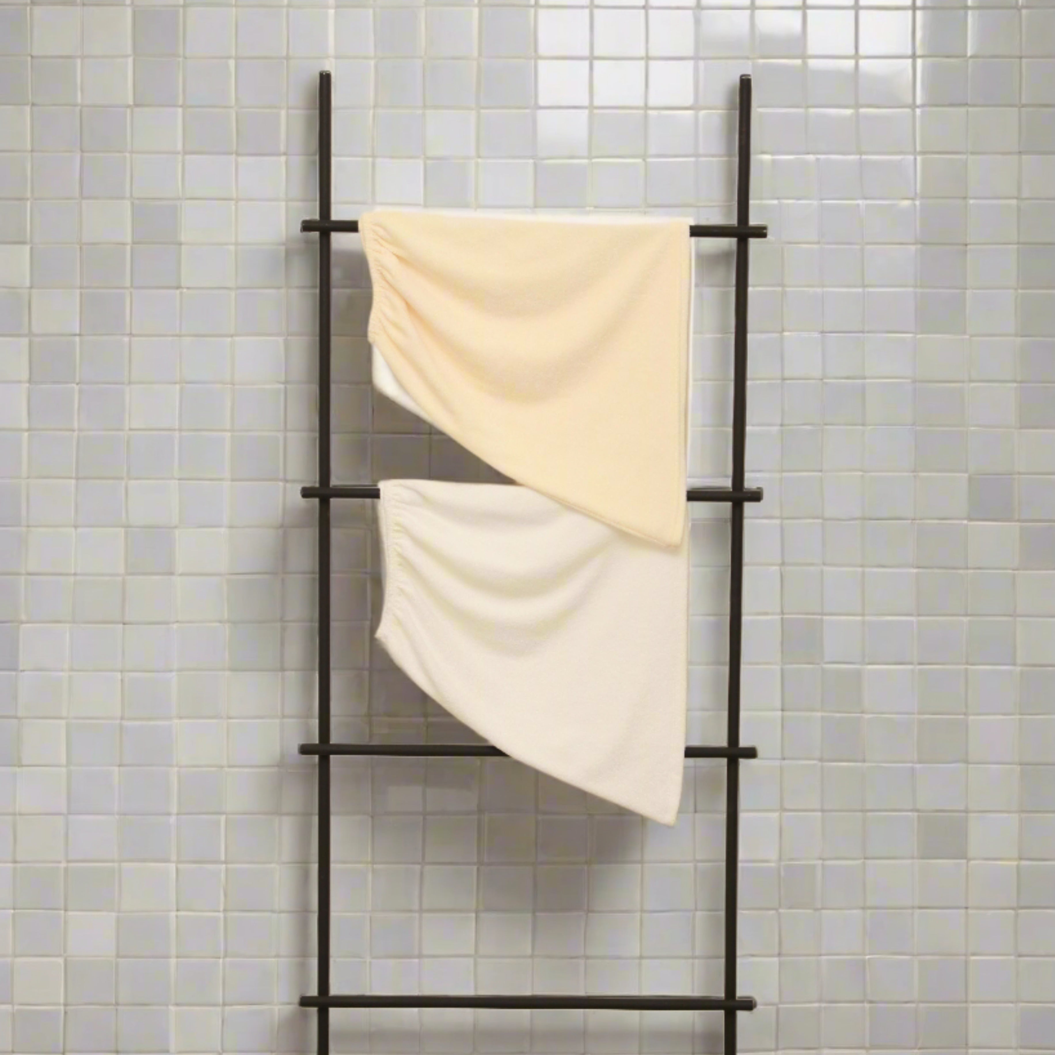 Dry Dolly short poncho – lightweight towelling, multi-style, maternity-friendly, with sun & wind protection for beach, spa, or travel.