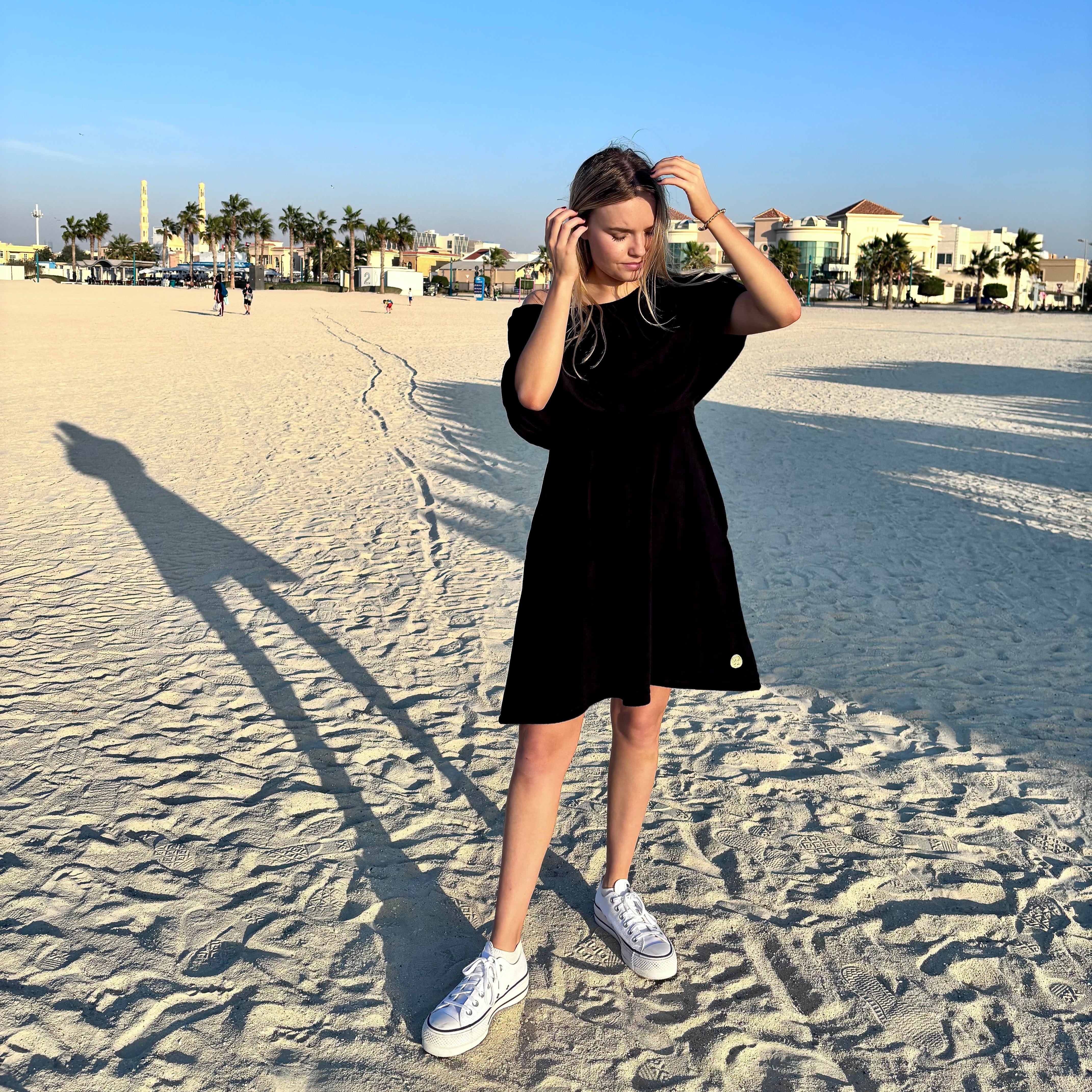 Dry Dolly short poncho – lightweight towelling, multi-style, maternity-friendly, with sun & wind protection for beach, spa, or travel.