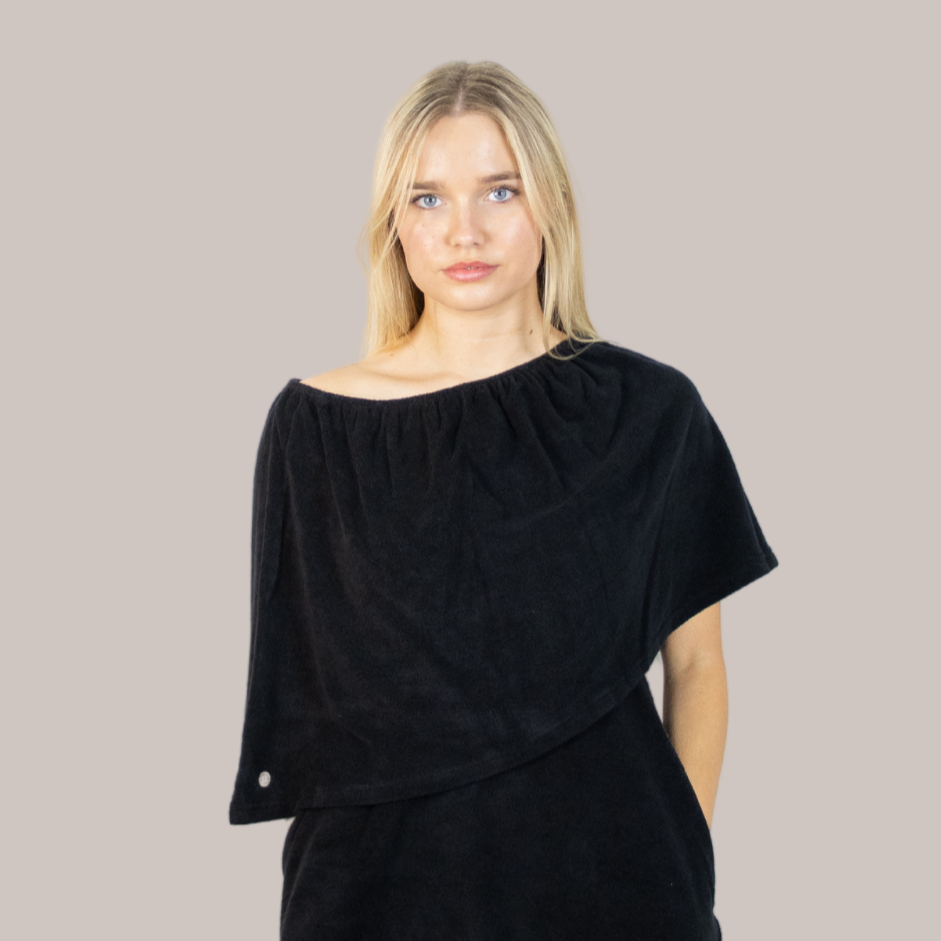 Dry Dolly short poncho – lightweight towelling, multi-style, maternity-friendly, with sun & wind protection for beach, spa, or travel.